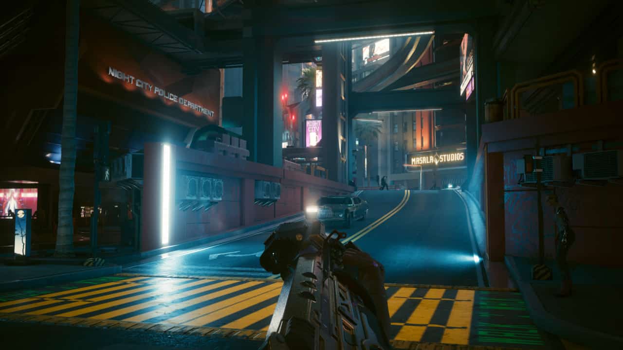 Best Cyberpunk 2077 builds for 2.0: character wielding an assault rifle.