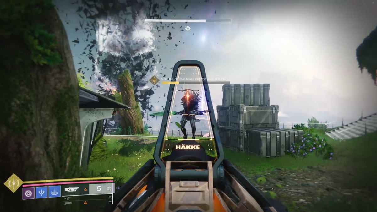 A player fights Vrihn by aiming a rocket launcher at them.