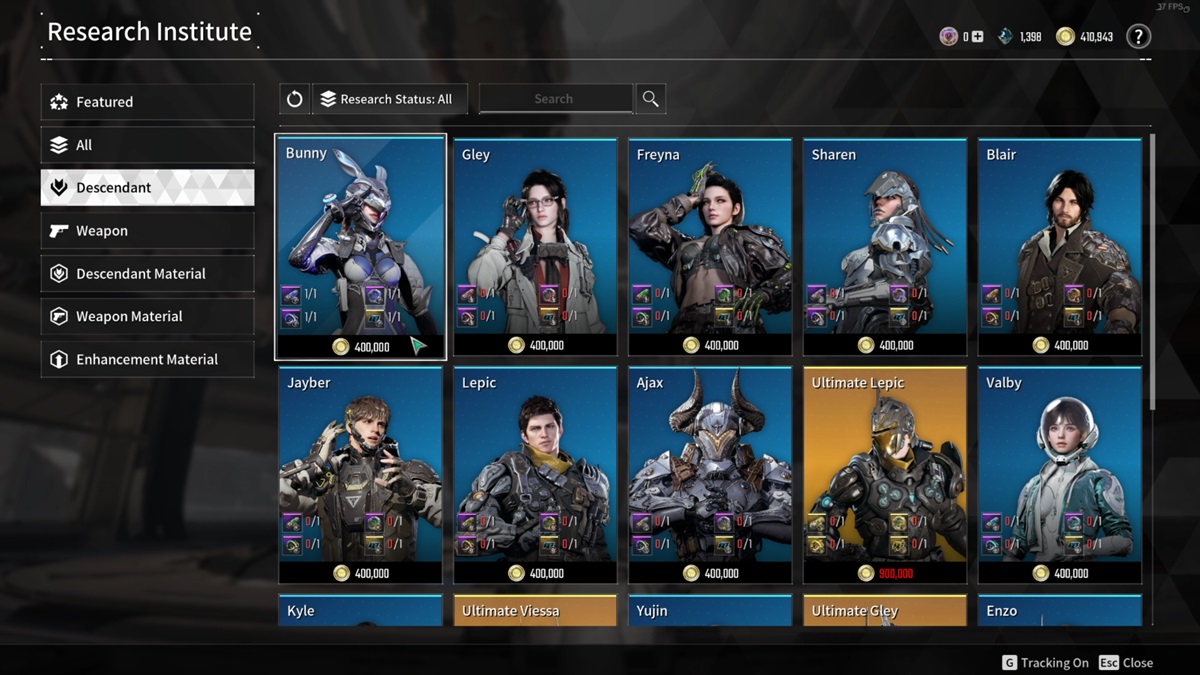 A player checks out other Descendants in The First Descendant.